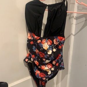 Cupshe Women’s Bathing Suit